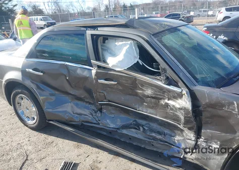 2010 Chrysler 300 Touring/Signature Series/Executive Series из США, поврежденный, VIN 2C3CA5CV3AH206512